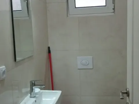 Izdavanje, trosoban stan, 110m², Gradiošnica, Tivat - image 5