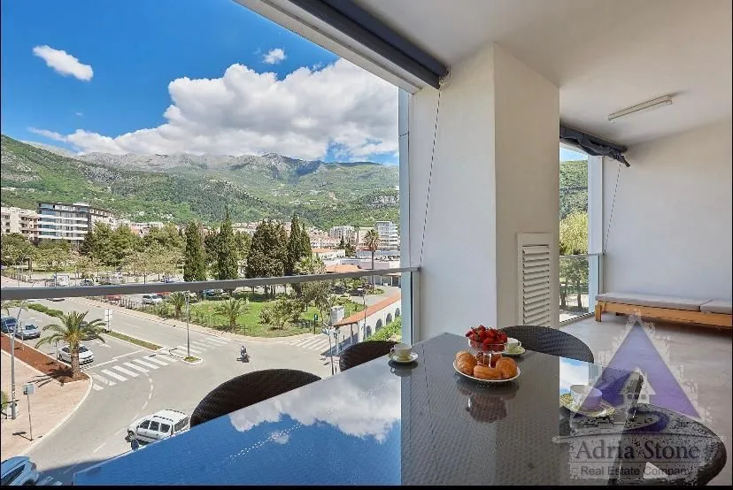 Rent, one bedroom apartment, 63m², Centar, Budva