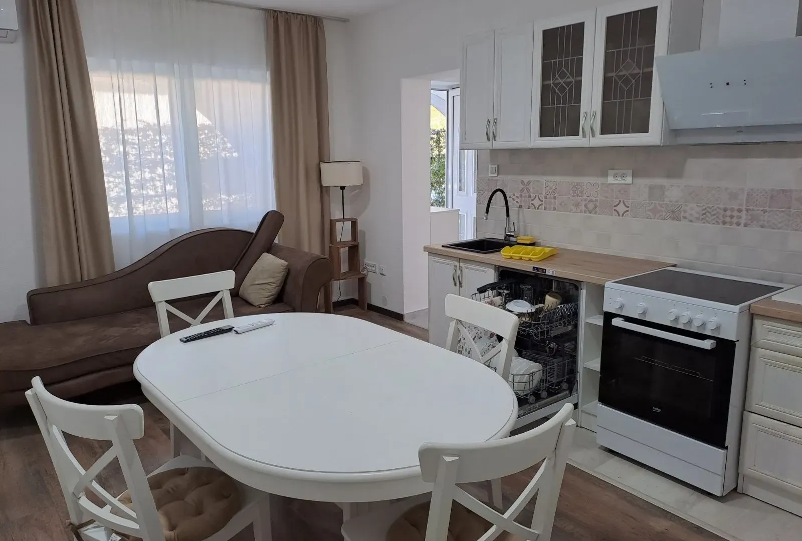 Rent, one bedroom apartment, 47m², Kalimanj, Tivat