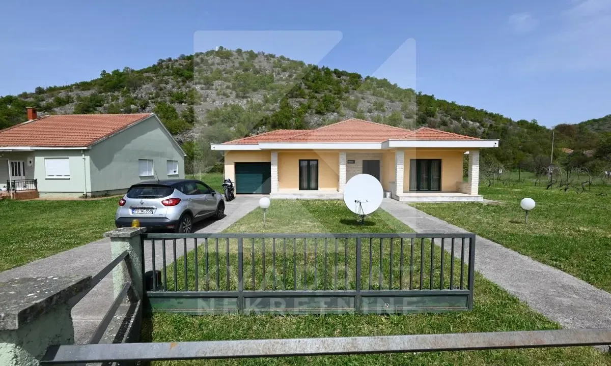 Prodaja, kuća, 200m², Rogami, Podgorica