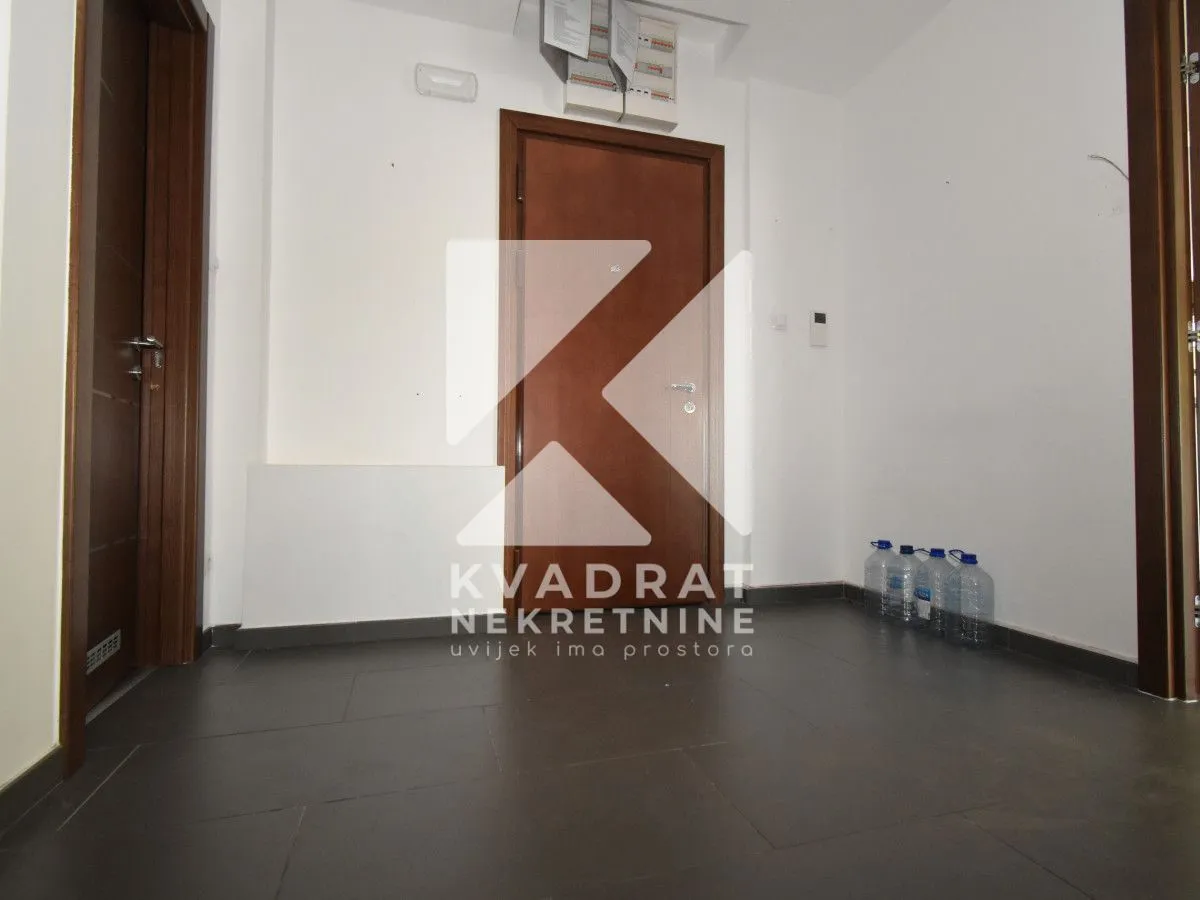 Izdavanje, četvorosoban stan, 230m², Kruševac, Podgorica