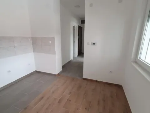 Sale, two bedroom apartment, 56m², Podbara, Novi Sad Sve Podlokacije - image 1