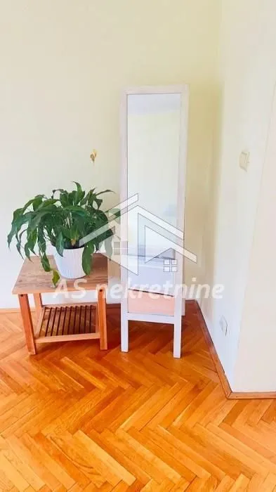Izdavanje, dvosoban stan, 66m², Slavija, Vračar Sve Podlokacije