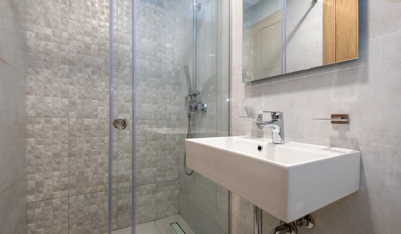 Izdavanje, dvosoban stan, 74m², Podgorica, Crna Gora