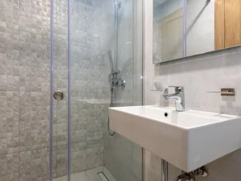 Rent, two bedroom apartment, 74m², Podgorica, Crna Gora - image 11