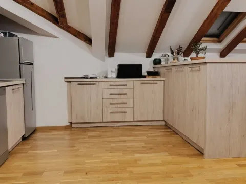 Izdavanje, trosoban stan, 111m², Kalimanj, Tivat - image 7