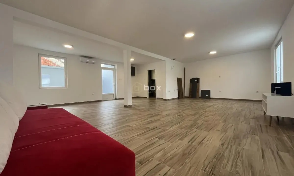 Rent, office space, 70m², Medijana, Niš