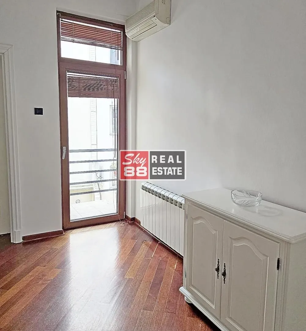 Izdavanje, trosoban stan, 86m², Kalenić Pijaca, Vračar Sve Podlokacije