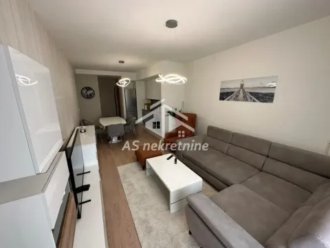 Izdavanje, trosoban stan, 79m², Savski Venac, Beograd - image 1