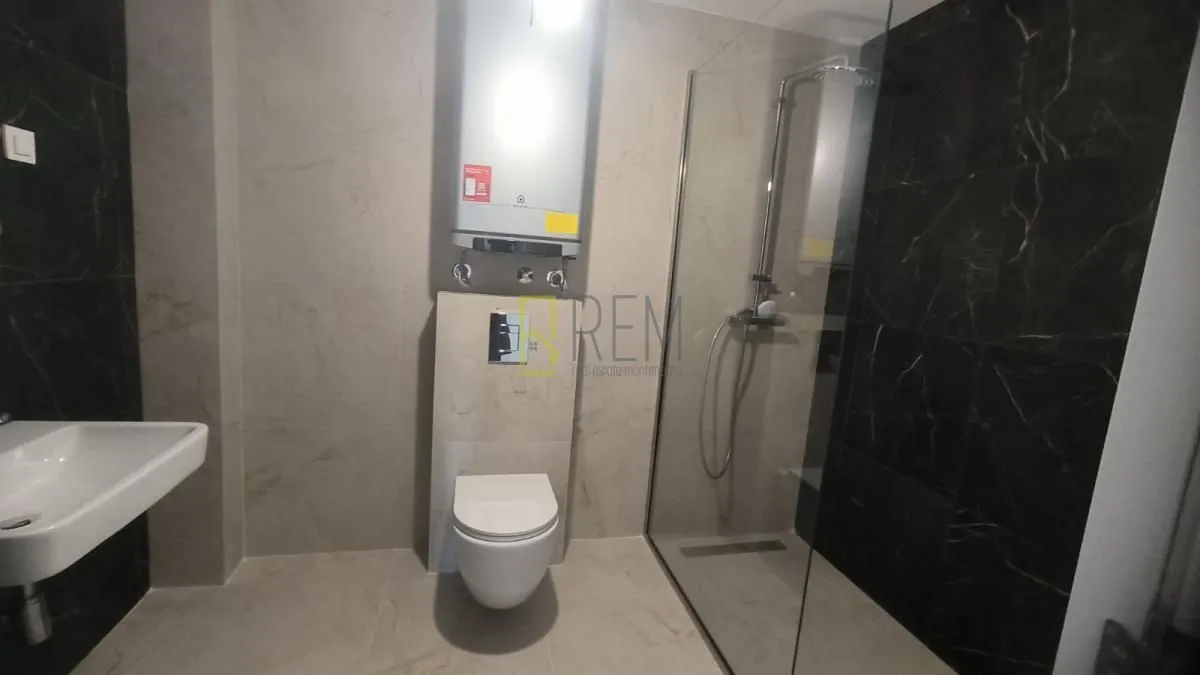 Prodaja, trosoban stan, 110m², Tološka šuma, Podgorica