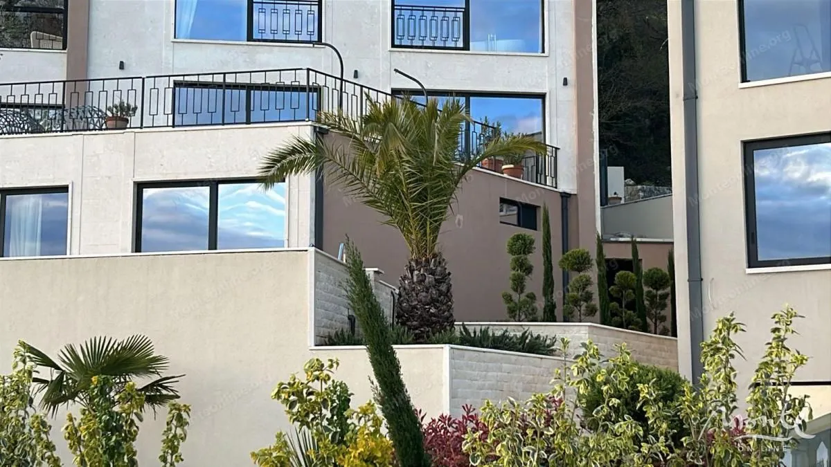 Sale, house, 330m², Kuljače, Budva