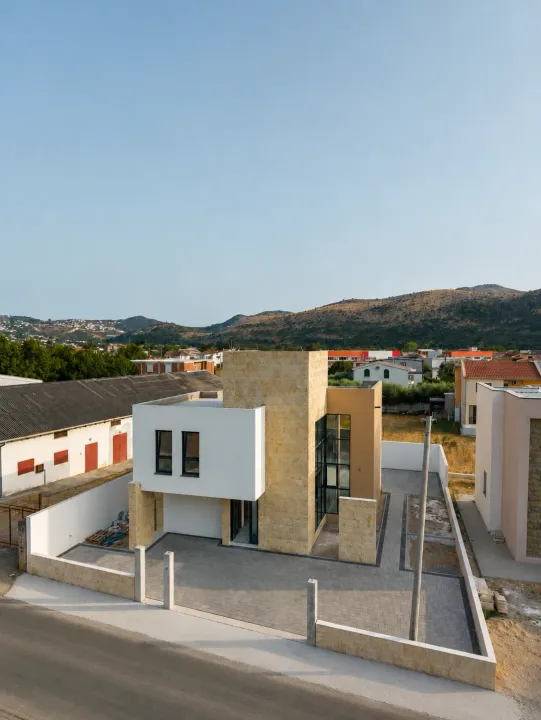 Sale, house, 280m², Polje, Bar