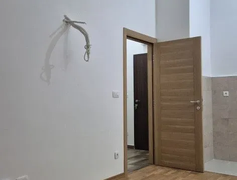 Prodaja, jednosoban stan, 40m², Stari Aerodrom, Podgorica - image 2