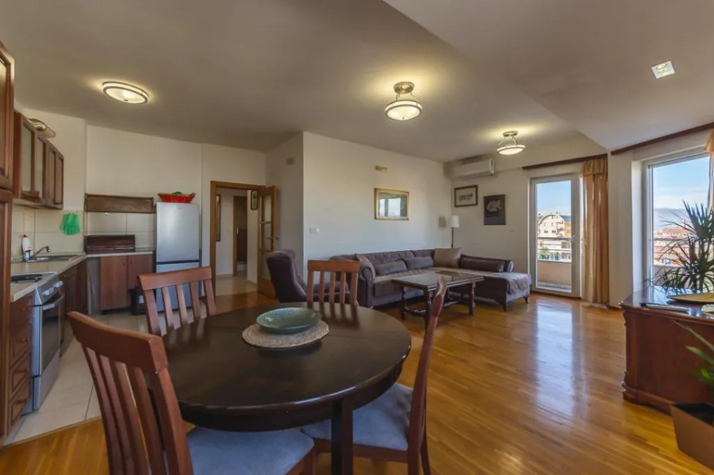 Izdavanje, dvosoban stan, 90m², Zabjelo, Podgorica