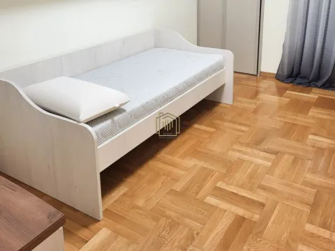 Izdavanje, trosoban stan, 95m², Momišići, Podgorica - image 11