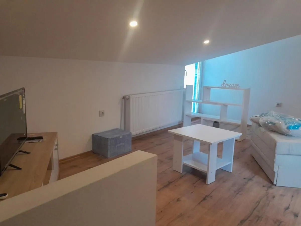 Izdavanje, jednosoban stan, 40m², Niš, Srbija