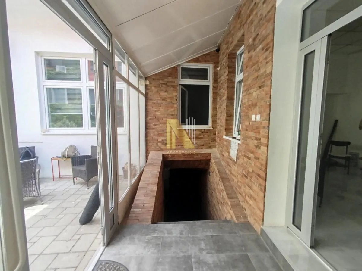 Rent, office space, 160m², Centar, Novi Sad