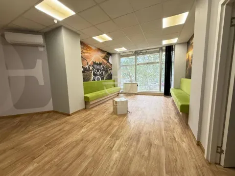 Izdavanje, poslovni prostor, 226m², Bulevar Oslobodjenja, Novi Sad Sve Podlokacije - image 9