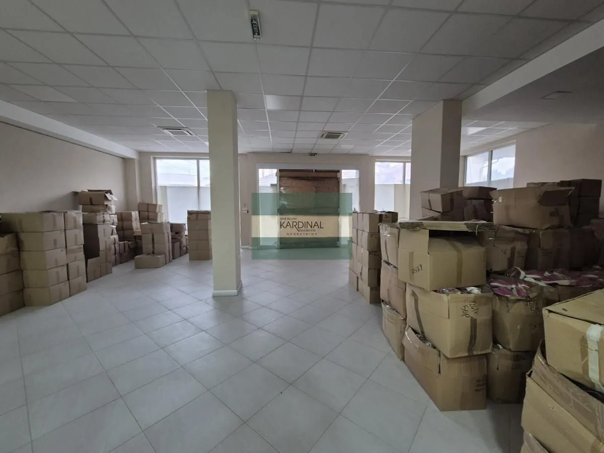 Izdavanje, poslovni prostor, 122m², Centar, Ćuprija