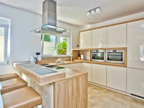 Sale, house, 200m², Muo, Kotor - image 10