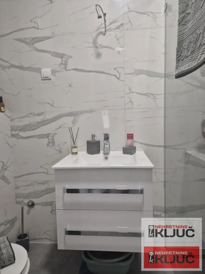 Prodaja, trosoban stan, 79m², Veternik, Novi Sad Sve Podlokacije