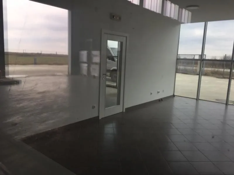 Rent, office space, 300m², Zemun Ugrinovci, Zemun Sve Podlokacije