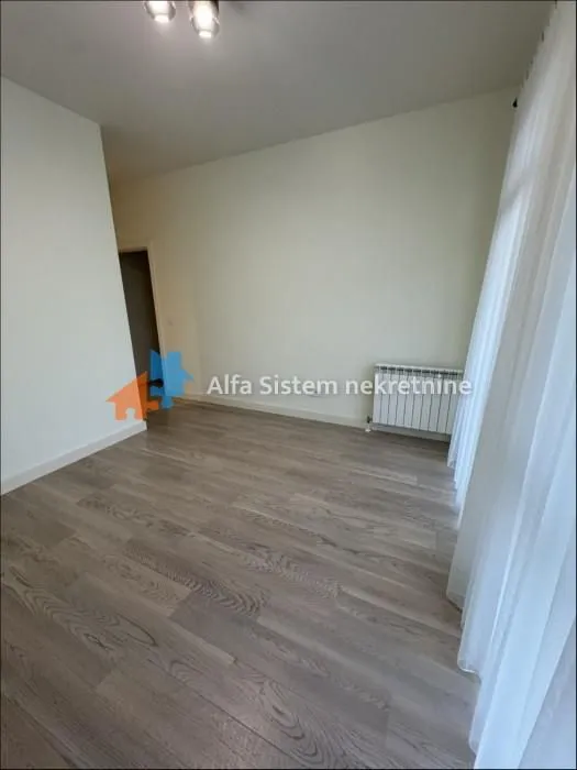 Izdavanje, četvorosoban stan, 110m², Savski Venac, Beograd