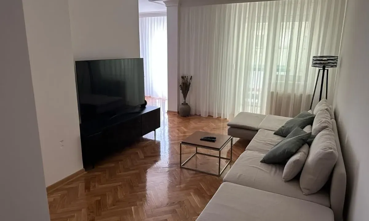 Izdavanje, četvorosoban stan, 114m², Grbavica, Novi Sad Sve Podlokacije