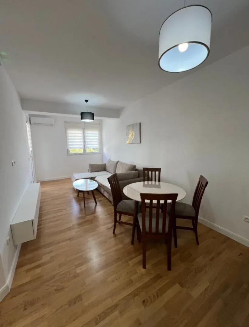 Izdavanje, jednosoban stan, 50m², Centar, Bar