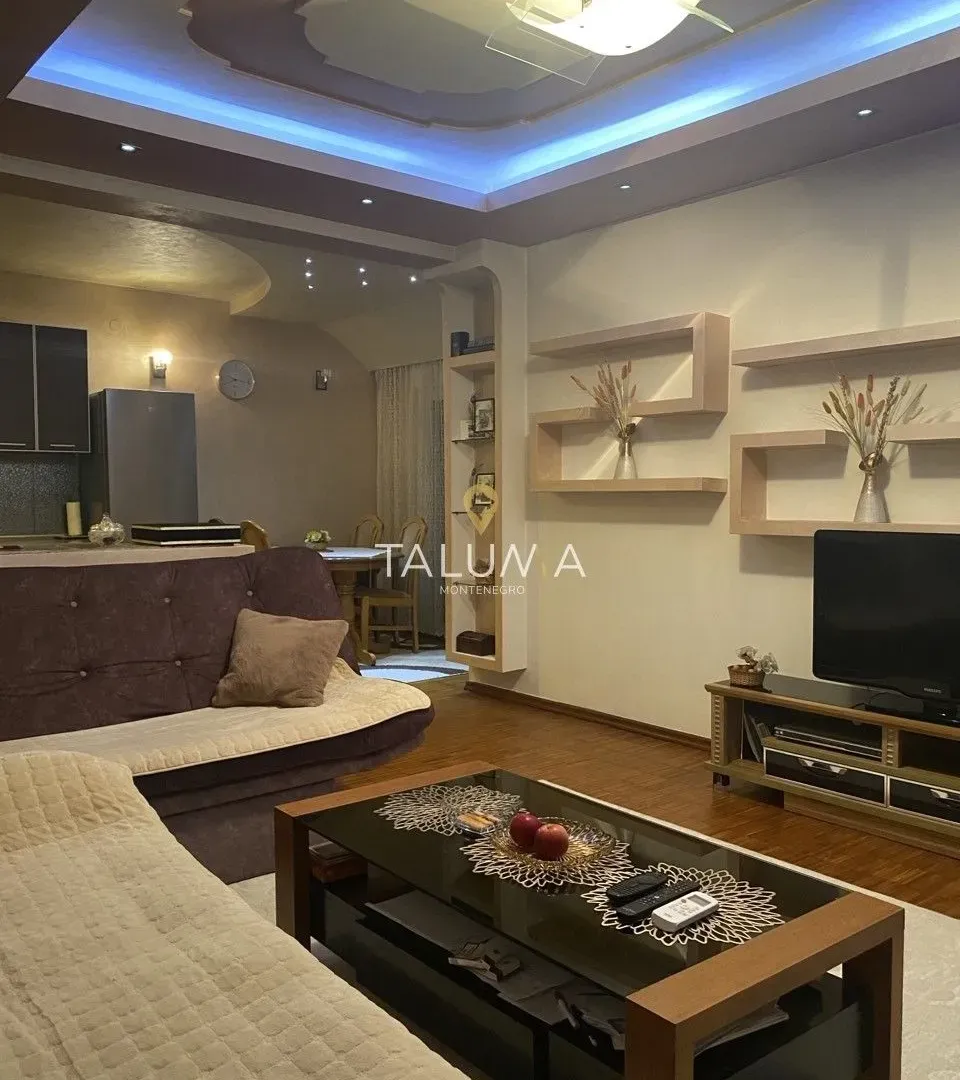 Izdavanje, jednosoban stan, 74m², Centar, Podgorica