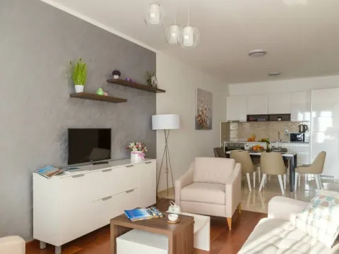 Sale, one bedroom apartment, 73m², Bečići, Budva - image 5