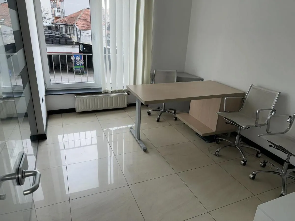 Izdavanje, poslovni prostor, 300m², Cvetkova Pijaca, Zvezdara Sve Podlokacije