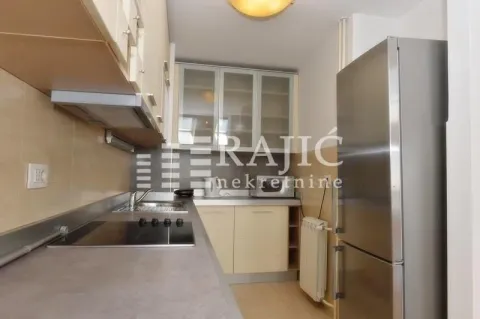 Small equipped kitchen with home appliances. - image 6