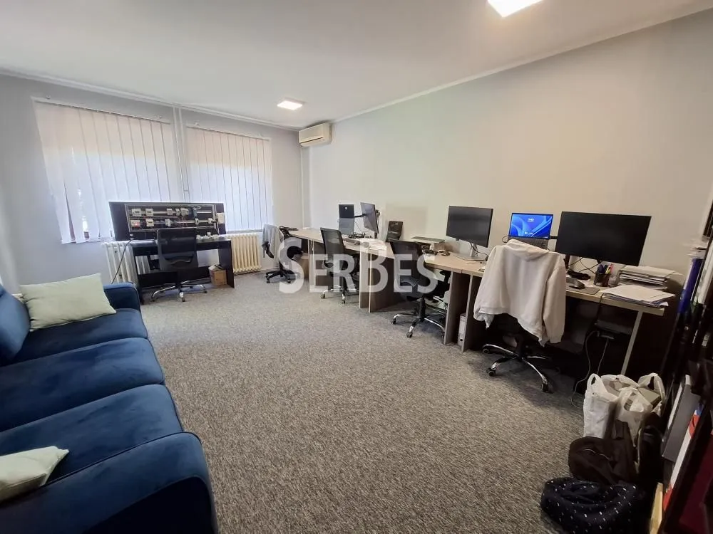 Izdavanje, četvorosoban stan, 120m², Grbavica, Novi Sad Sve Podlokacije