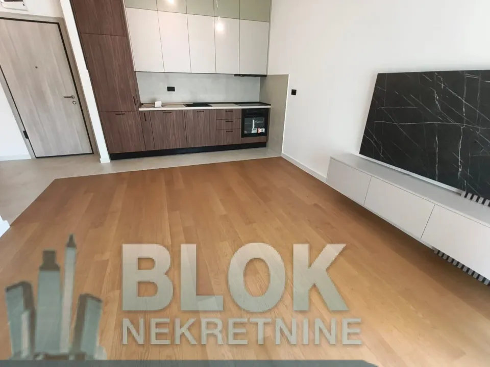 Rent, office space, 50m², Blok 9, Podgorica