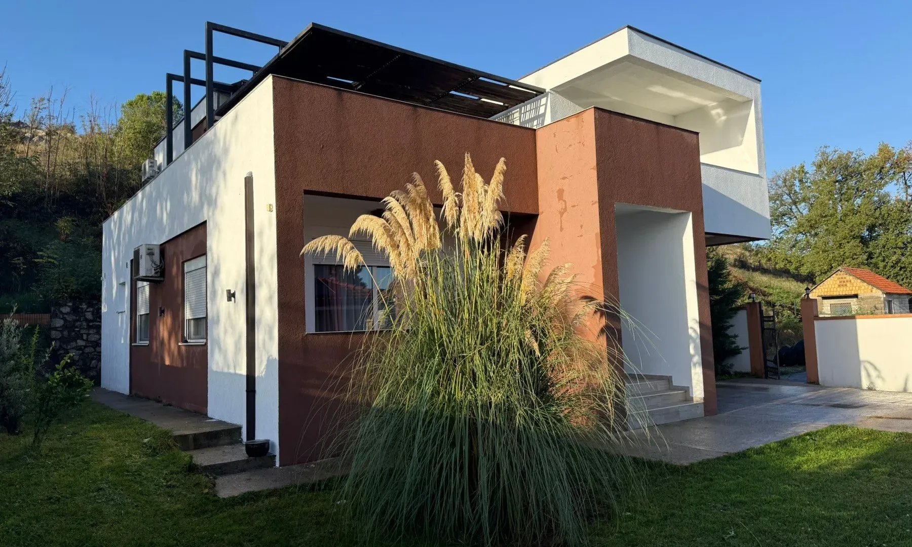Prodaja, kuća, 260m², Gornja Gorica, Podgorica
