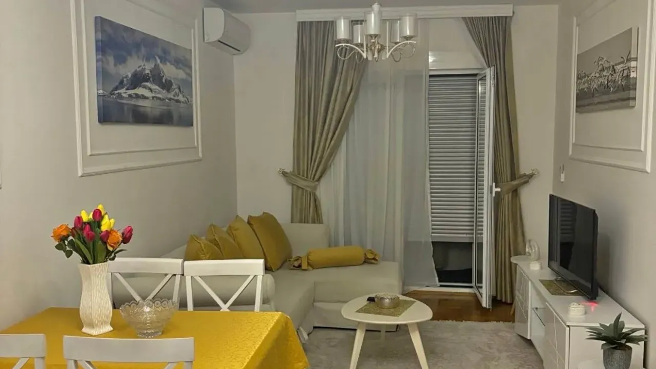 Rent, one bedroom apartment, 44m², Centar, Budva