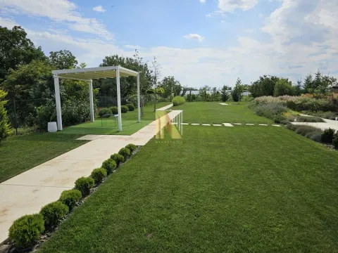 Sale, house, 380m², Belegiš, Stara Pazova - image 2