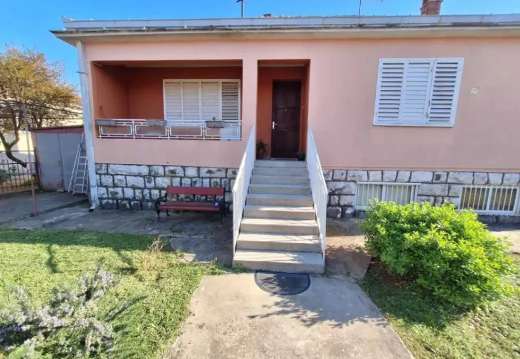 Izdavanje, kuća, 150m², Stari Aerodrom, Podgorica