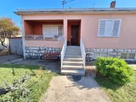 Izdavanje, kuća, 150m², Stari Aerodrom, Podgorica - image 1