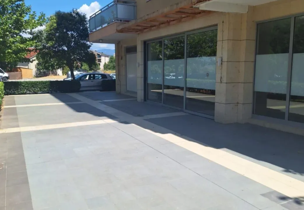 Izdavanje, poslovni prostor, 200m², City Kvart, Podgorica