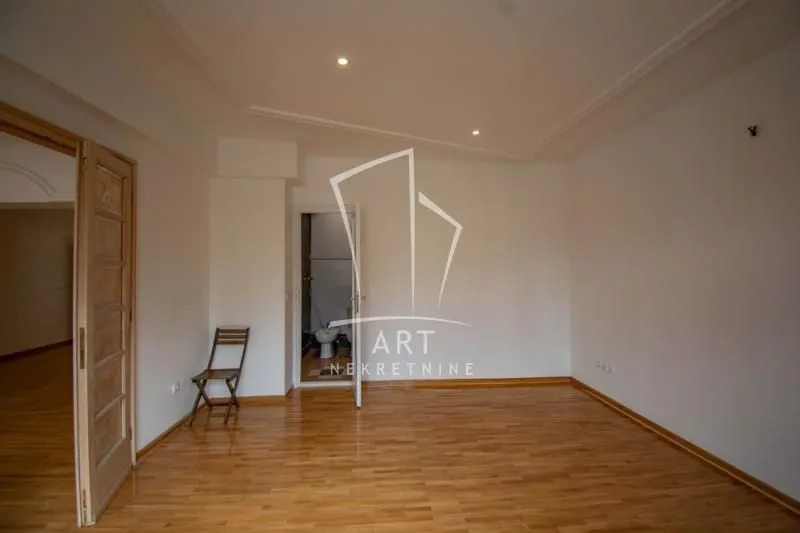 Sale, four bedroom apartment, 133m², Slavija, Vračar Sve Podlokacije