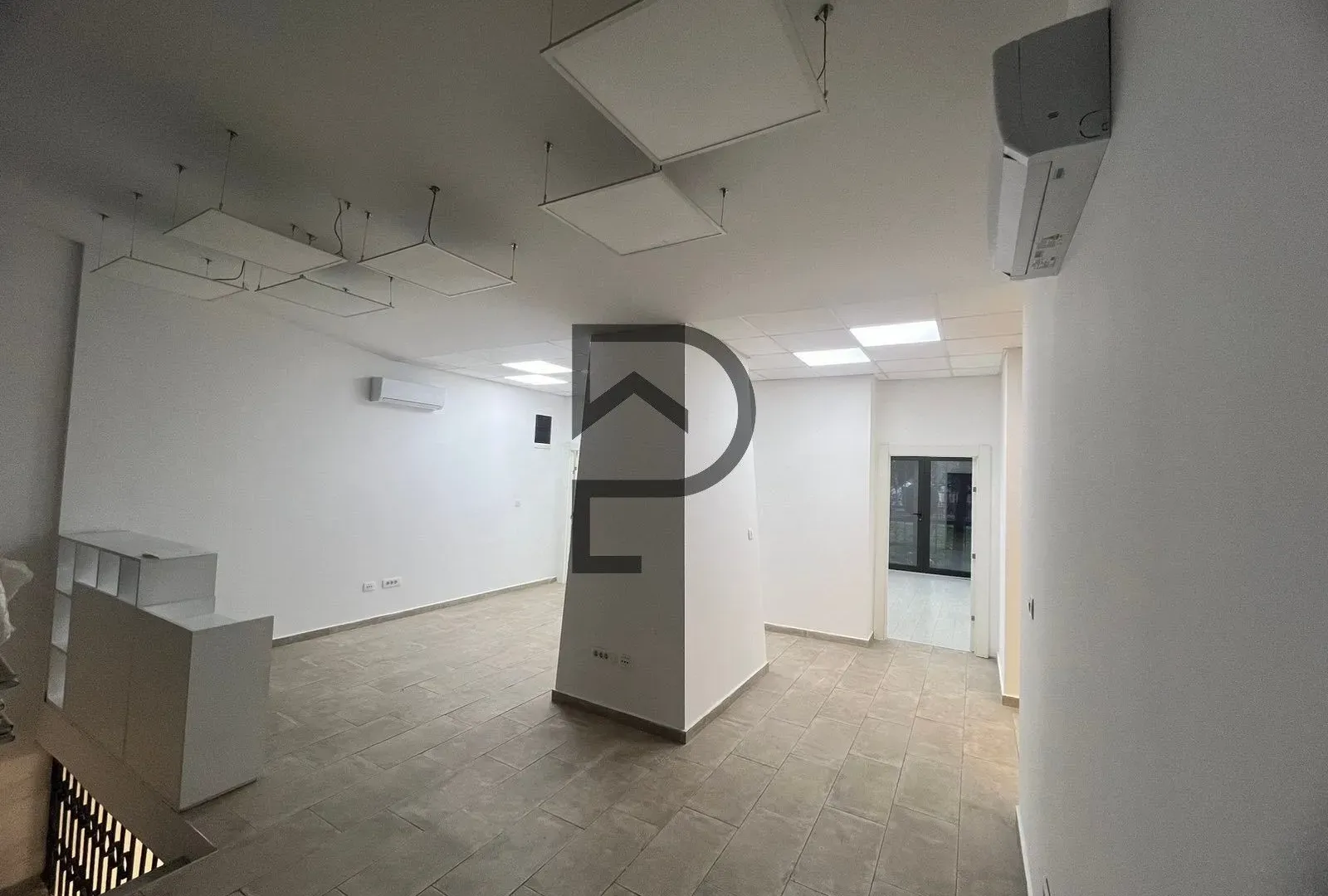 Rent, office space, 294m², Blok 6, Podgorica
