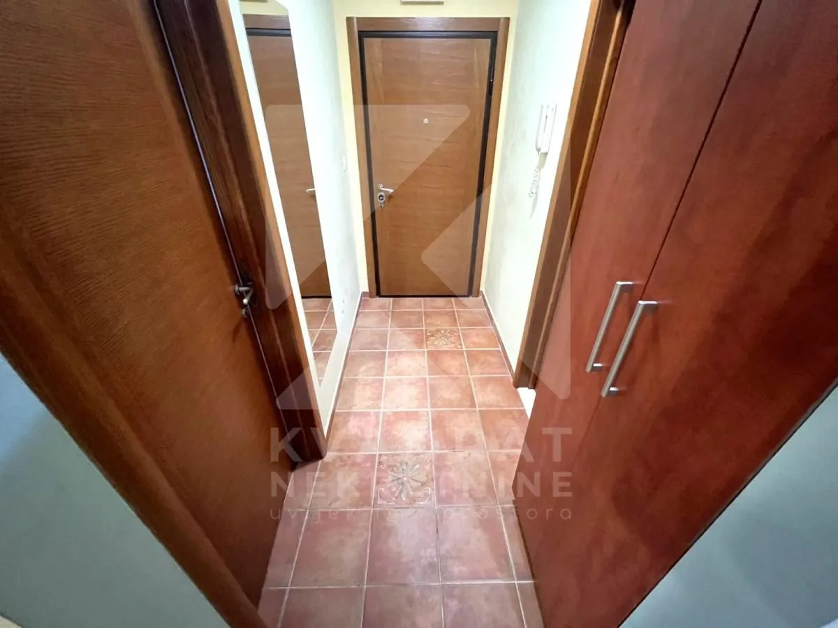Izdavanje, jednosoban stan, 50m², Stari Aerodrom, Podgorica