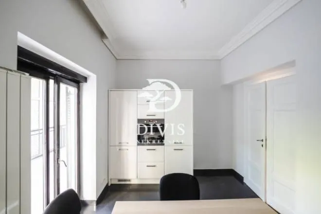 Izdavanje, kuća, 550m², Autokomanda, Voždovac Sve Podlokacije