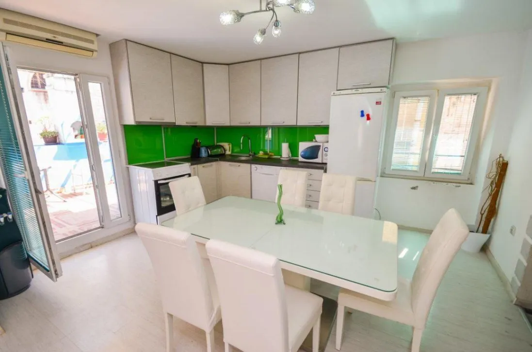 Sale, house, 100m², Centar, Kotor