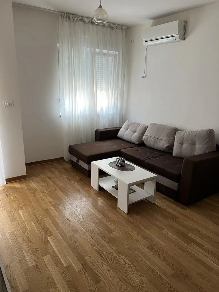 Izdavanje, jednosoban stan, 45m², City Kej, Podgorica