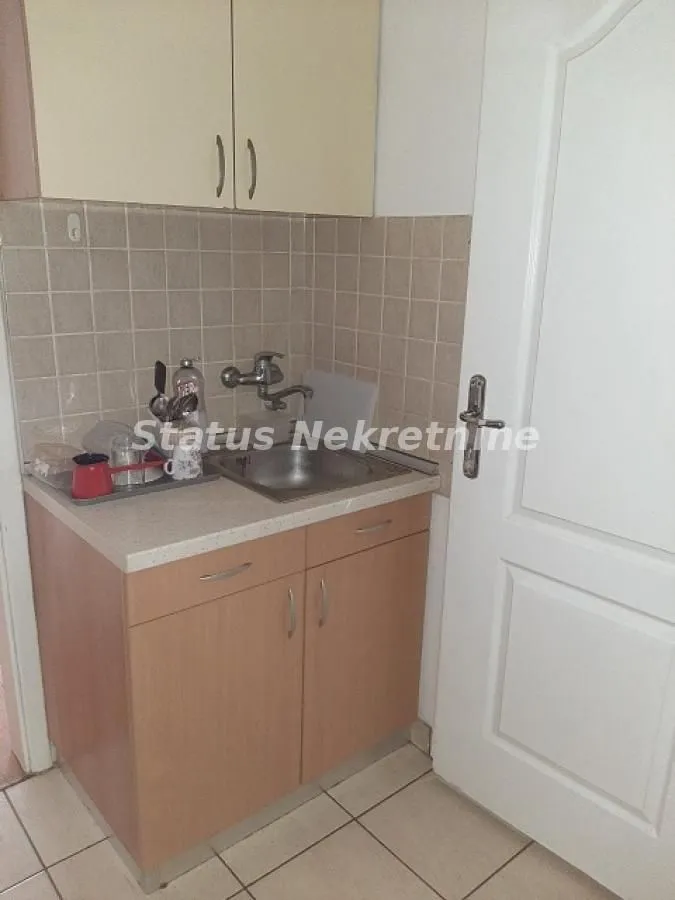 Izdavanje, garsonjera, 24m², Centar, Novi Sad