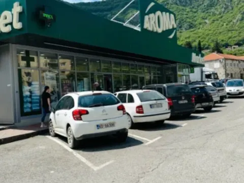 Rent, three bedroom apartment, 96m², Škaljari, Kotor - image 2