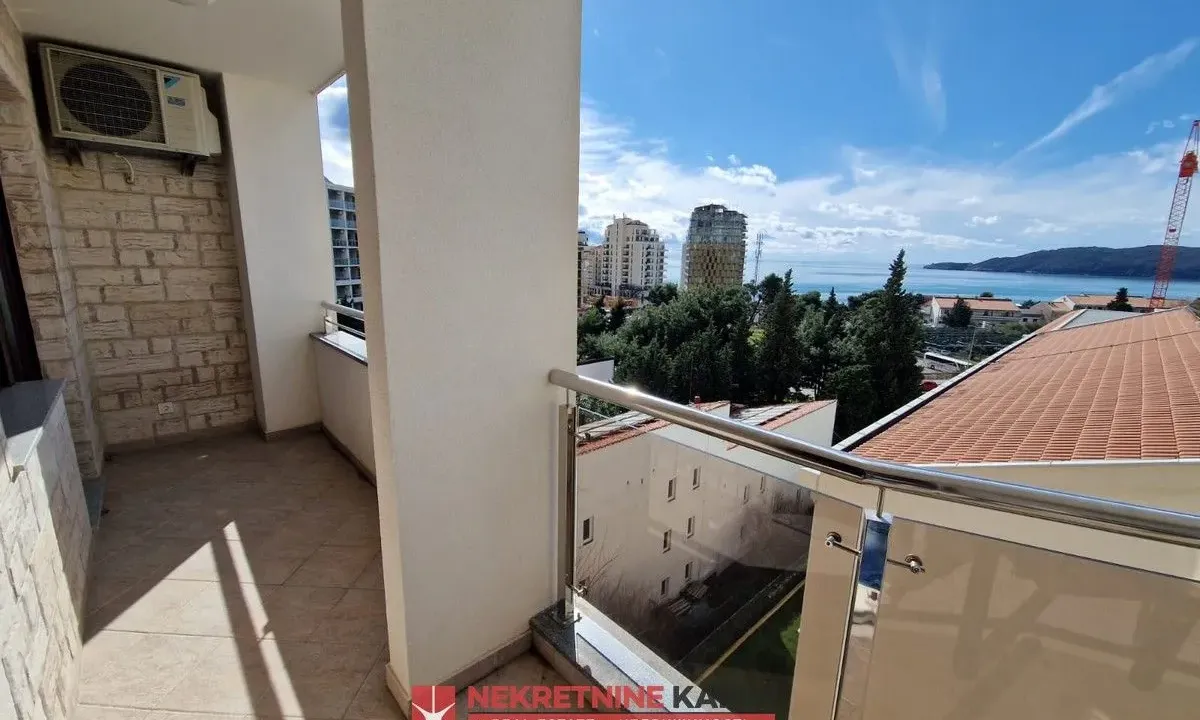 Prodaja, trosoban stan, 107m², Bečići, Budva